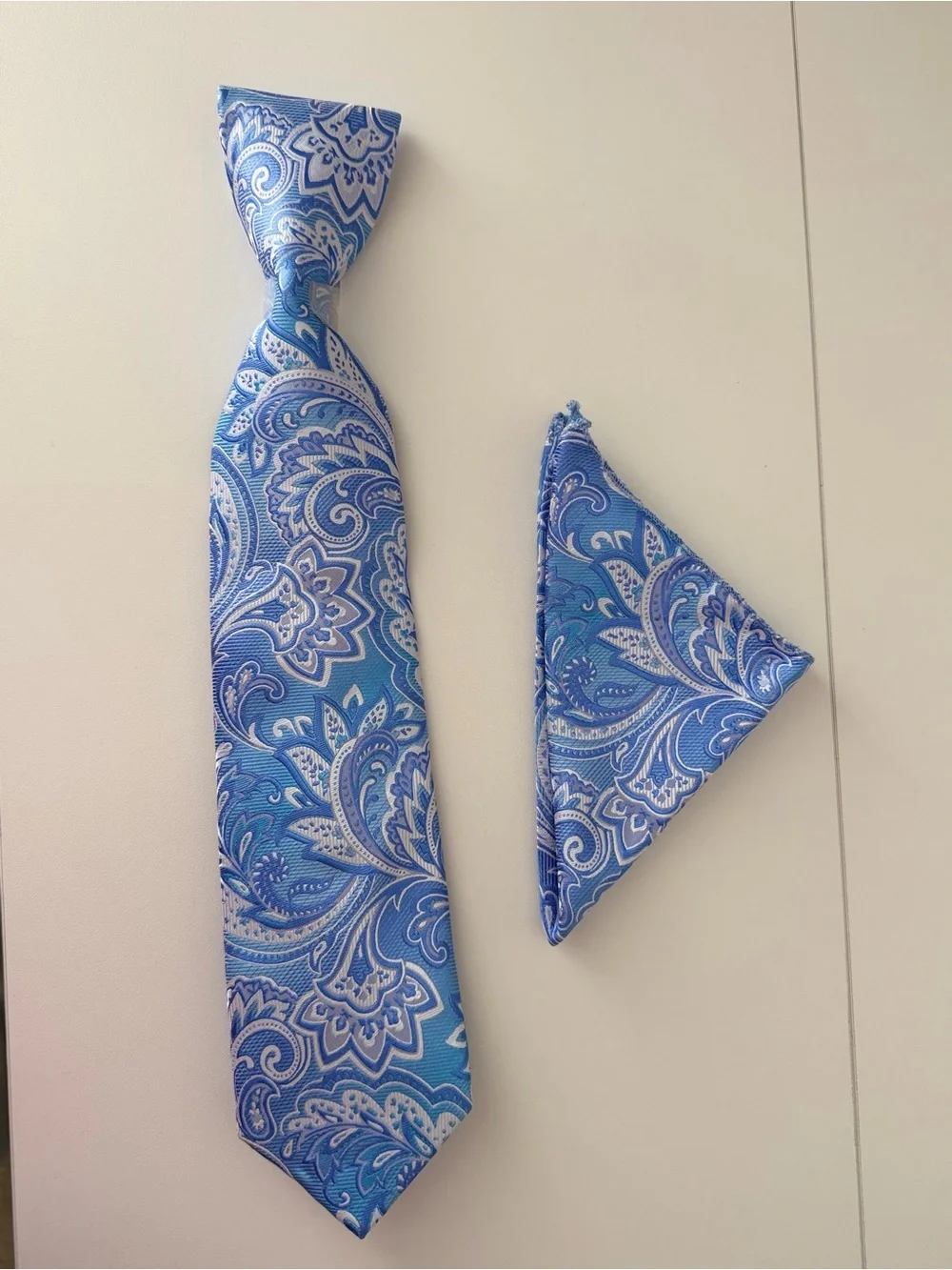 C. Allen New York Men’s Blue Paisley Necktie & Pocket Square Set Microfiber